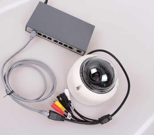PoE IP camera connects to PoE Switch