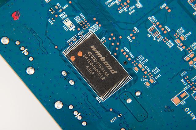 Winbond 128MB flash memory