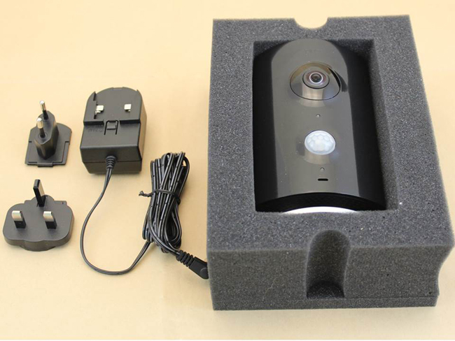 Piper Camera comes with EU, British type plugs